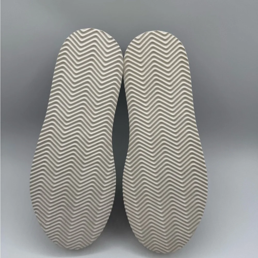 Vince Camuto Romeena Navy Blue Perforated Platform Slip-On Sneaker Size 9